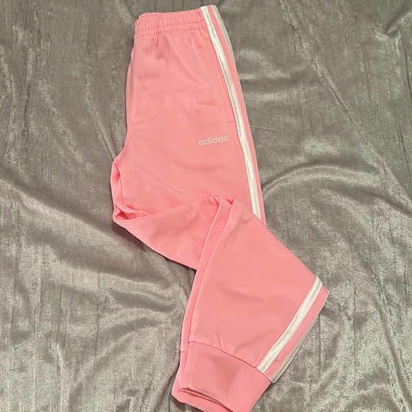 Gently used girls size 6 Adidas tracksuit. Size 6 - Picture 2 of 9